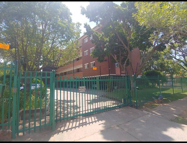 1.5 BEDROOM APARTMENT TO LET IN QUEENSWOOD